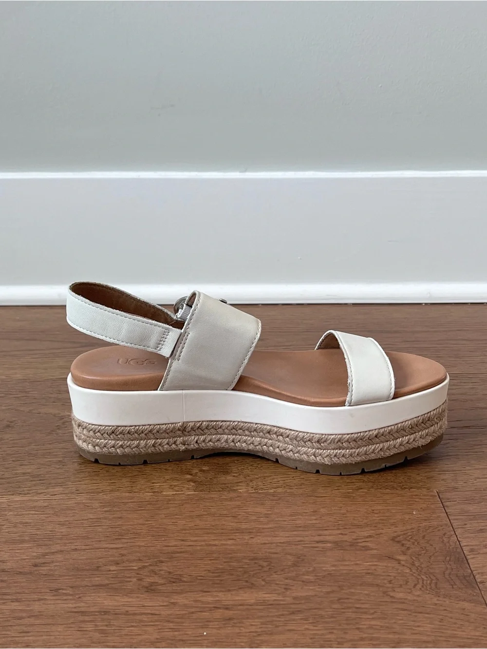 UGG April Chalk White Leather Platform Espadrilles Buckle Sandals Women Size 7